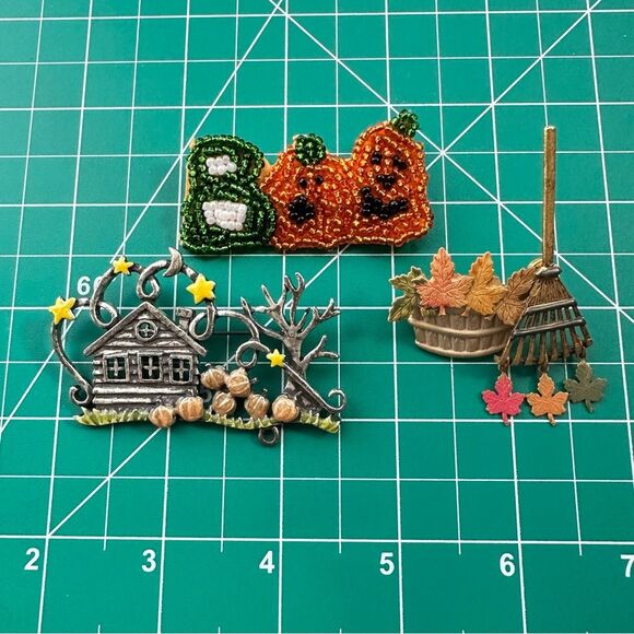 Fall Halloween Harvest theme Brooch Pin lot - Picture 4 of 5